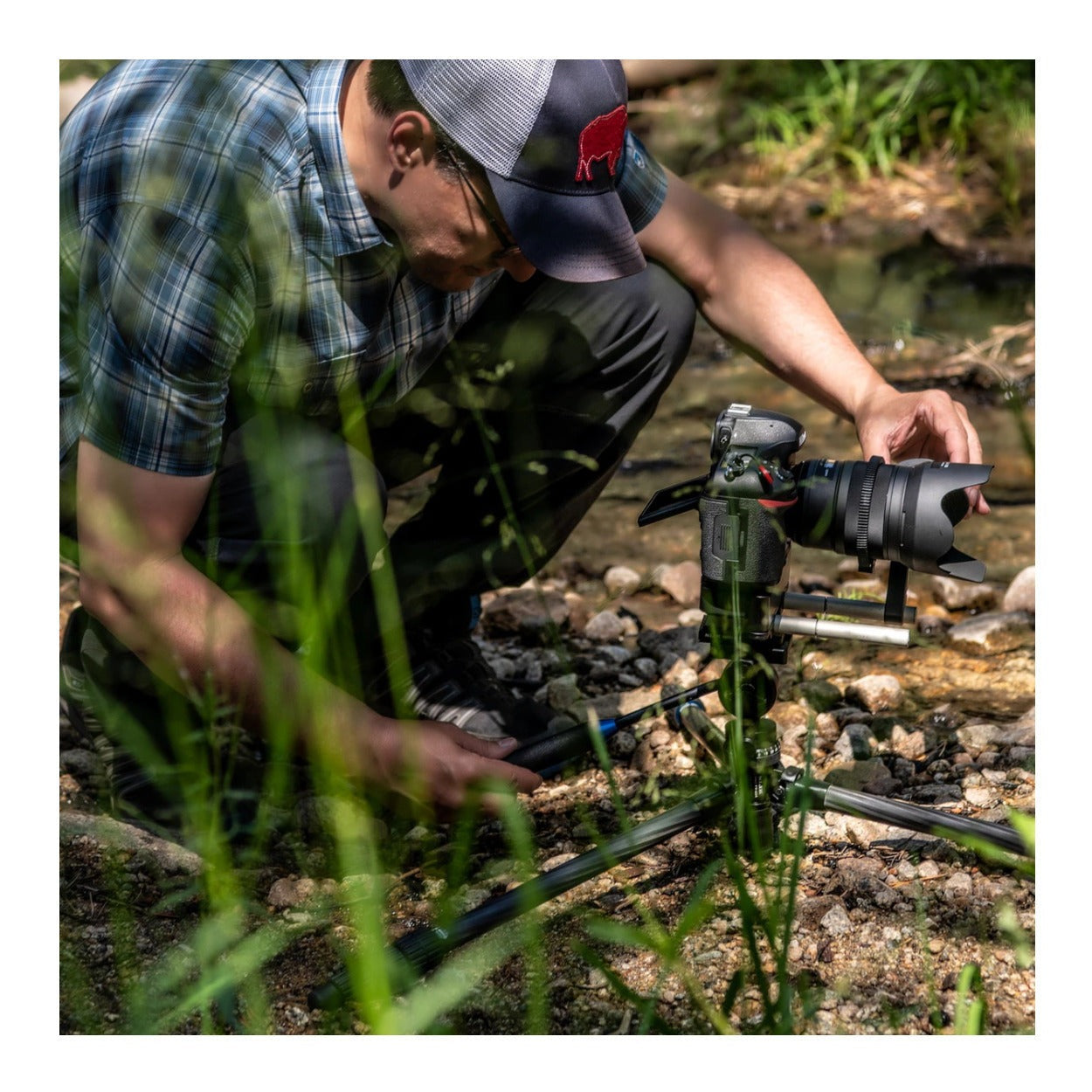 Slik PRO 634CF-SVH Carbon Fiber Tripod with SVH-501 Compact Fluid Video Head