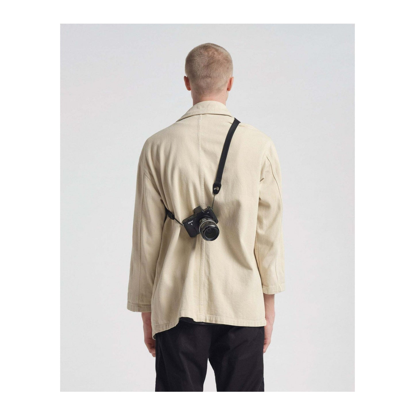 Urth Mantle Full-Grain Recycled Leather Camera Strap with Silicone Grip (Onyx)