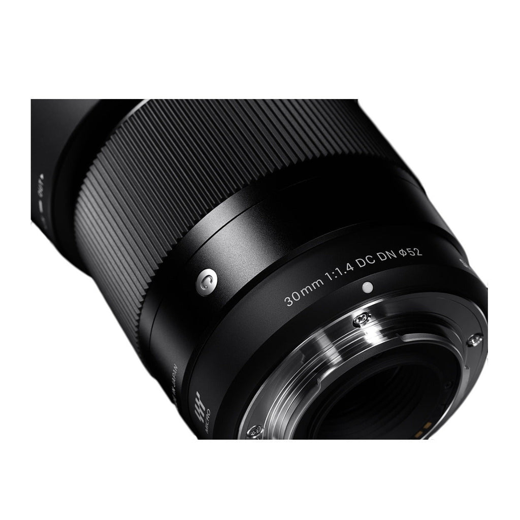 Sigma 30mm f/1.4 DC DN Contemporary Prime Lens for Sony E-Mount 64GB Bundle
