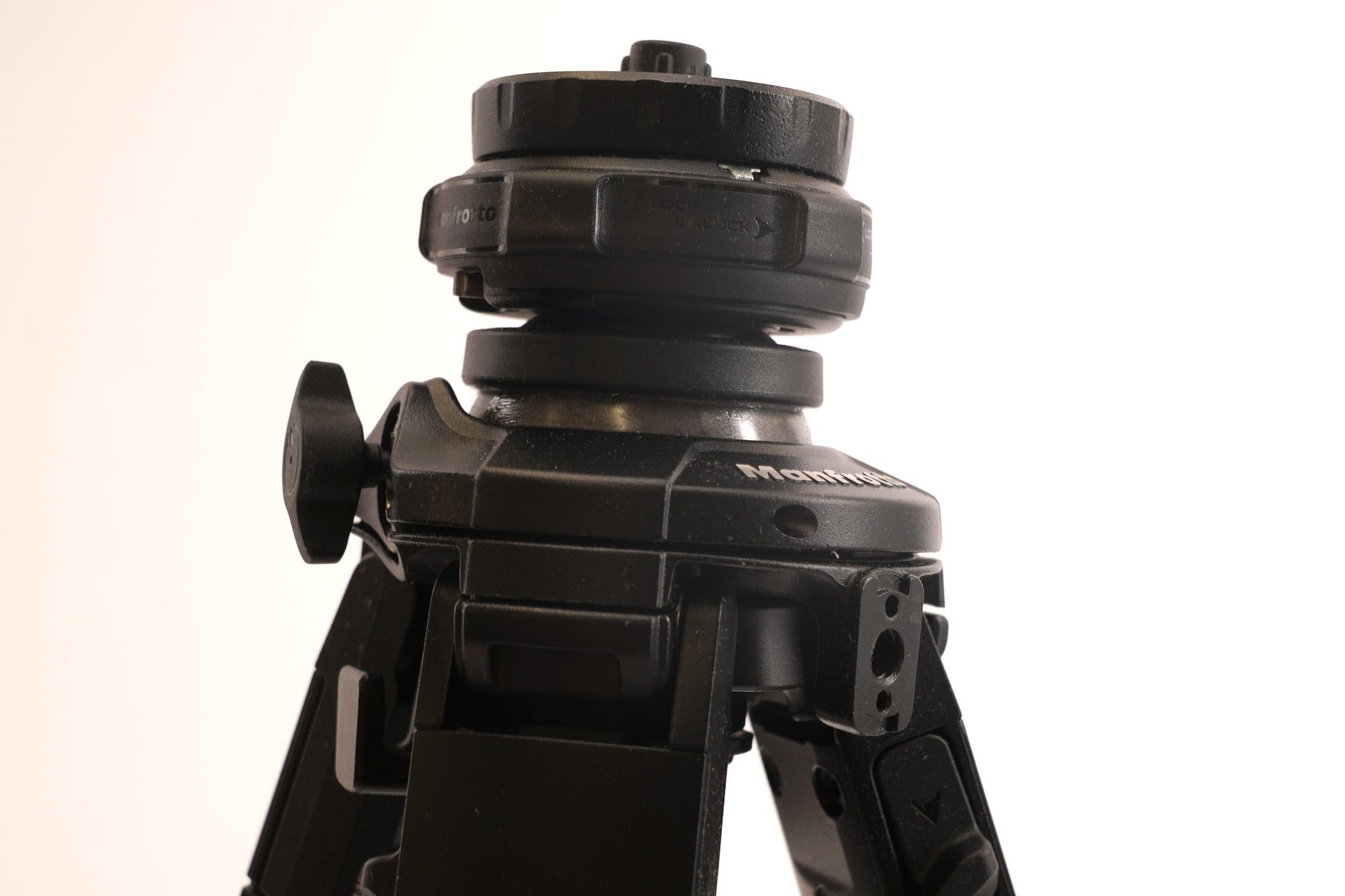 Manfrotto Mtonea One Aluminum Tripod with Q90 Mechanism (Black) (Used)