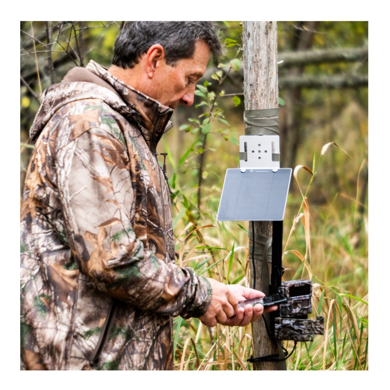Yellowstone Y2 Cellular Trail Camera Bundle with High-Speed Card Reader, and Accessories (10-Pack)