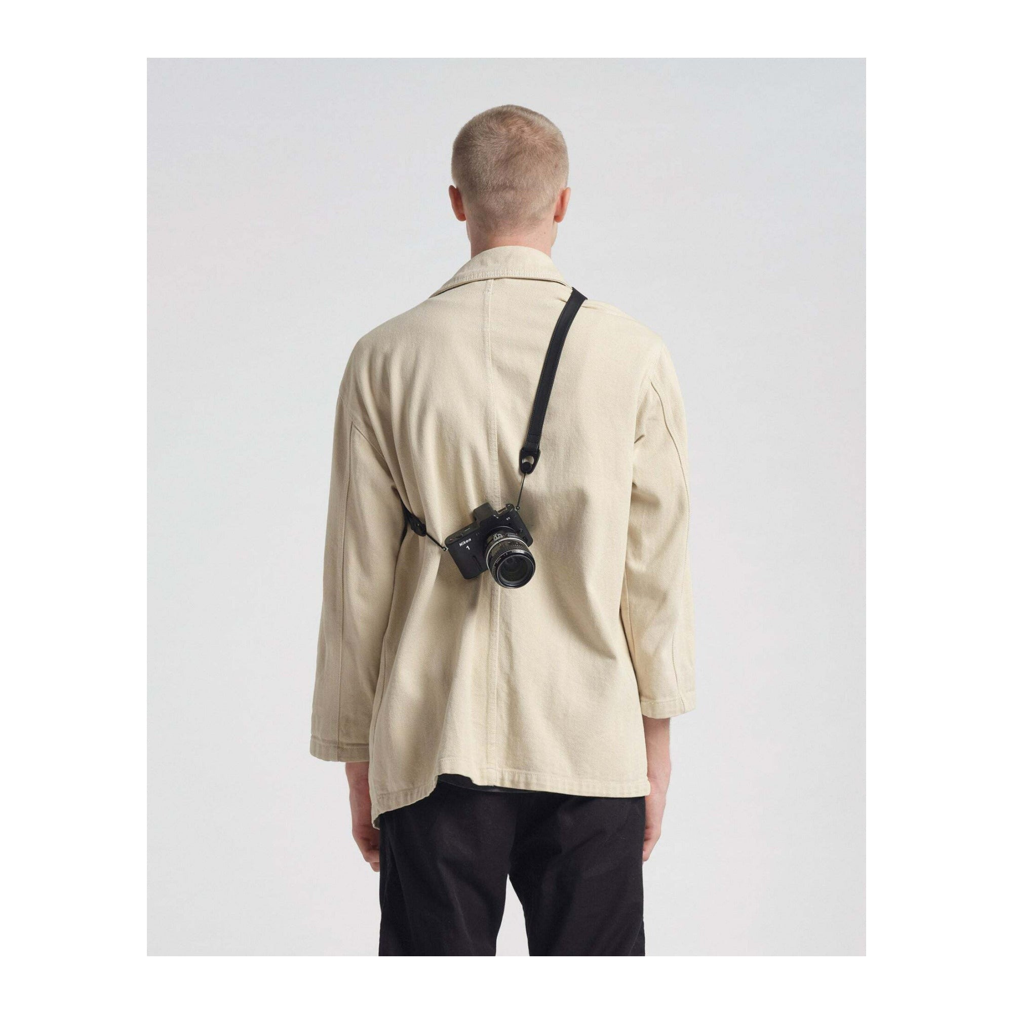 Urth Mantle Full-Grain Recycled Leather Camera Strap with Silicone Grip (Onyx)