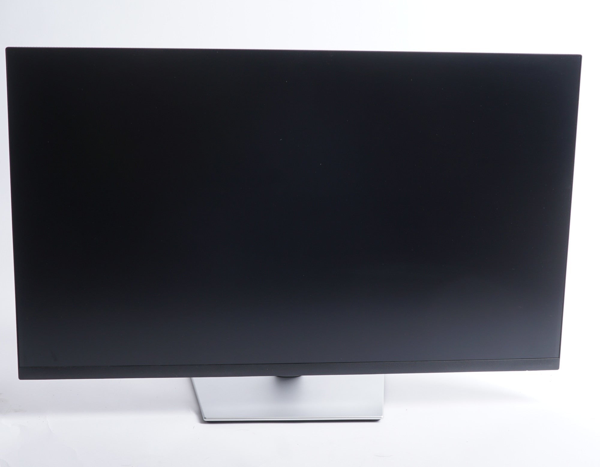 Dell P3221D 31.5-Inch 16:9 QHD IPS USB-C HDMI DP Thin Bezel Monitor (Renewed) (Used)