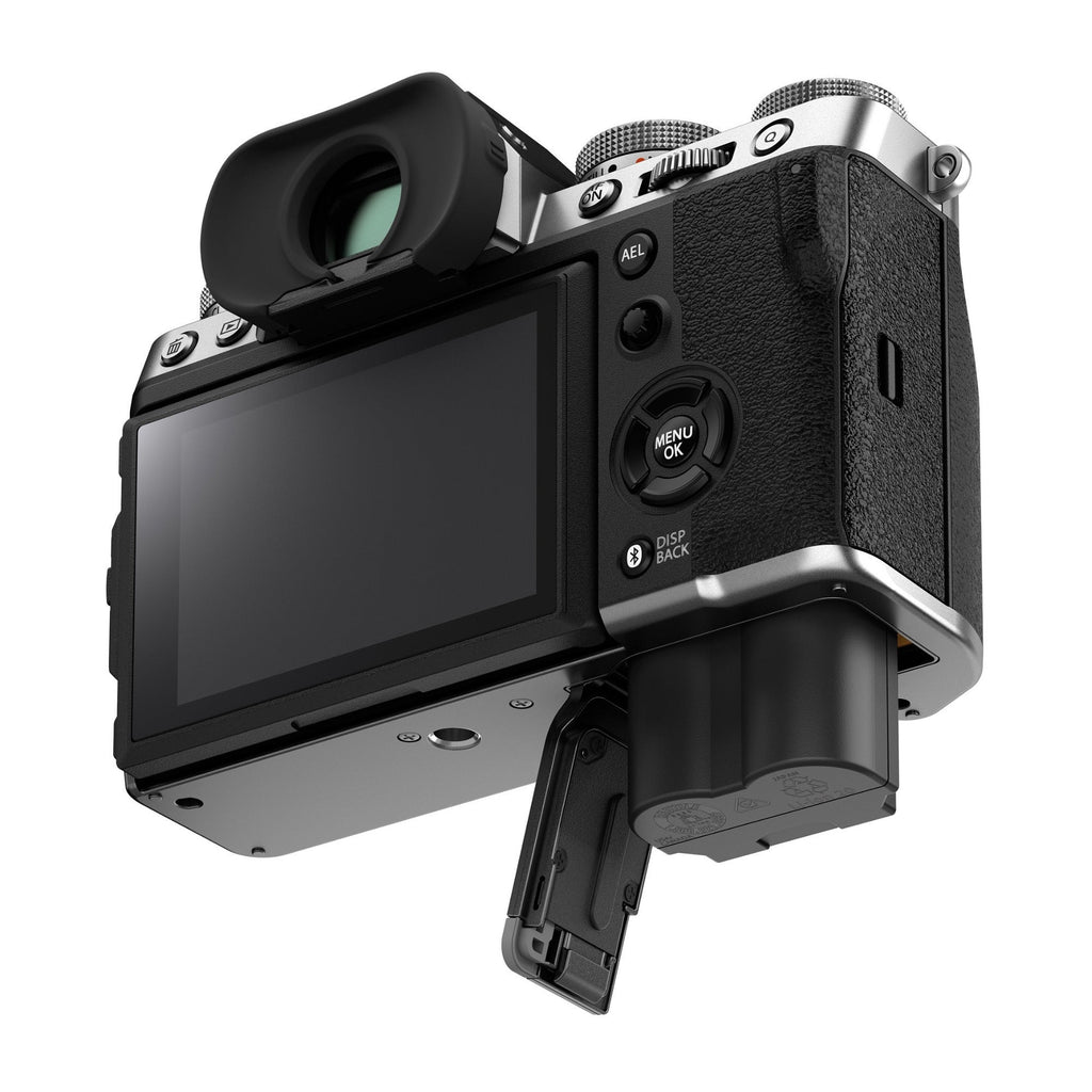 Fujifilm X-T5 Mirrorless Camera with XF16-80mmF4 R OIS WR Lens (Silver)