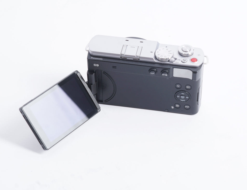LUMIX S9 S 18-40mm Lens Kit - White and Silver (DC-S9NWA9) (Used)