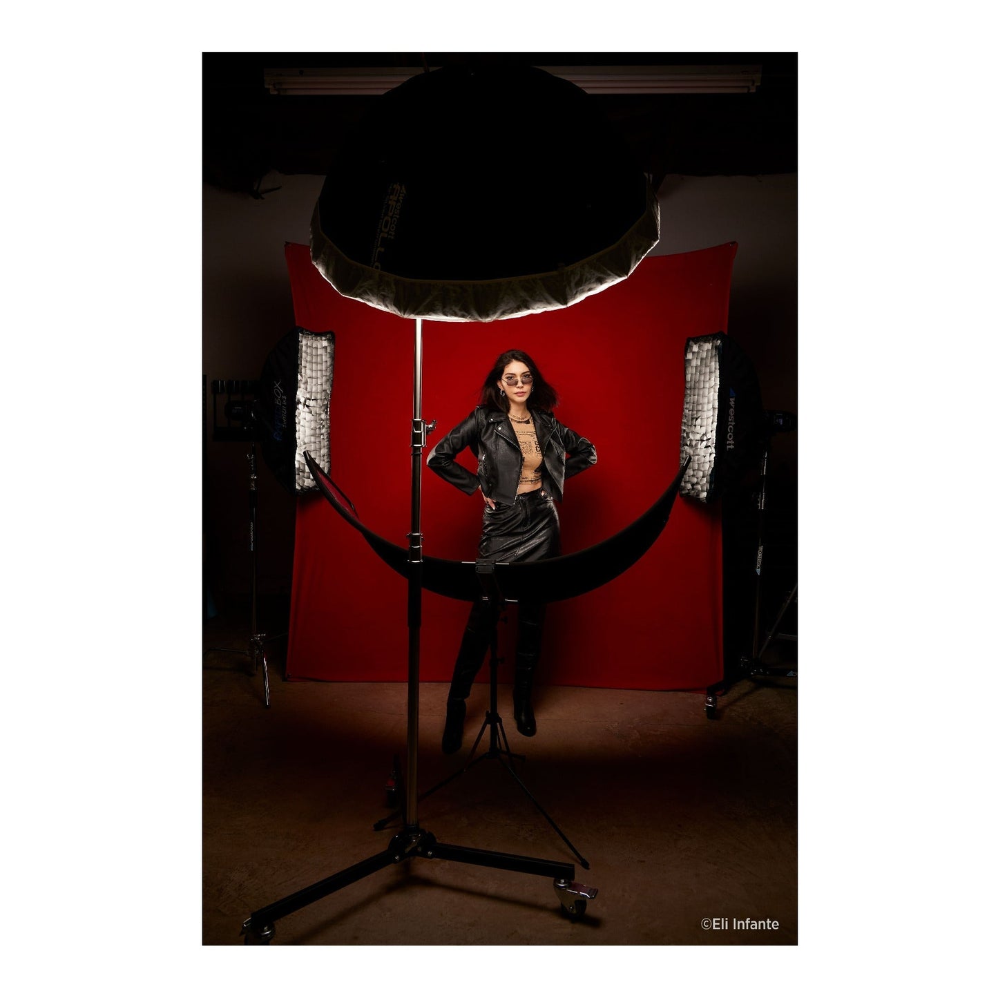 Westcott X-Drop Wrinkle-Resistant Backdrop, Perfect for Video Conferencing (Scarlet Red, 5 x 7 Feet)