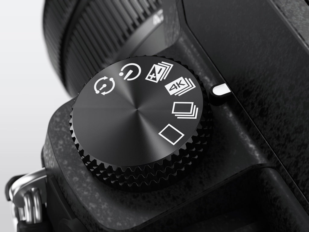 Panasonic LUMIX G7 Mirrorless Camera with 14-140mm Lens