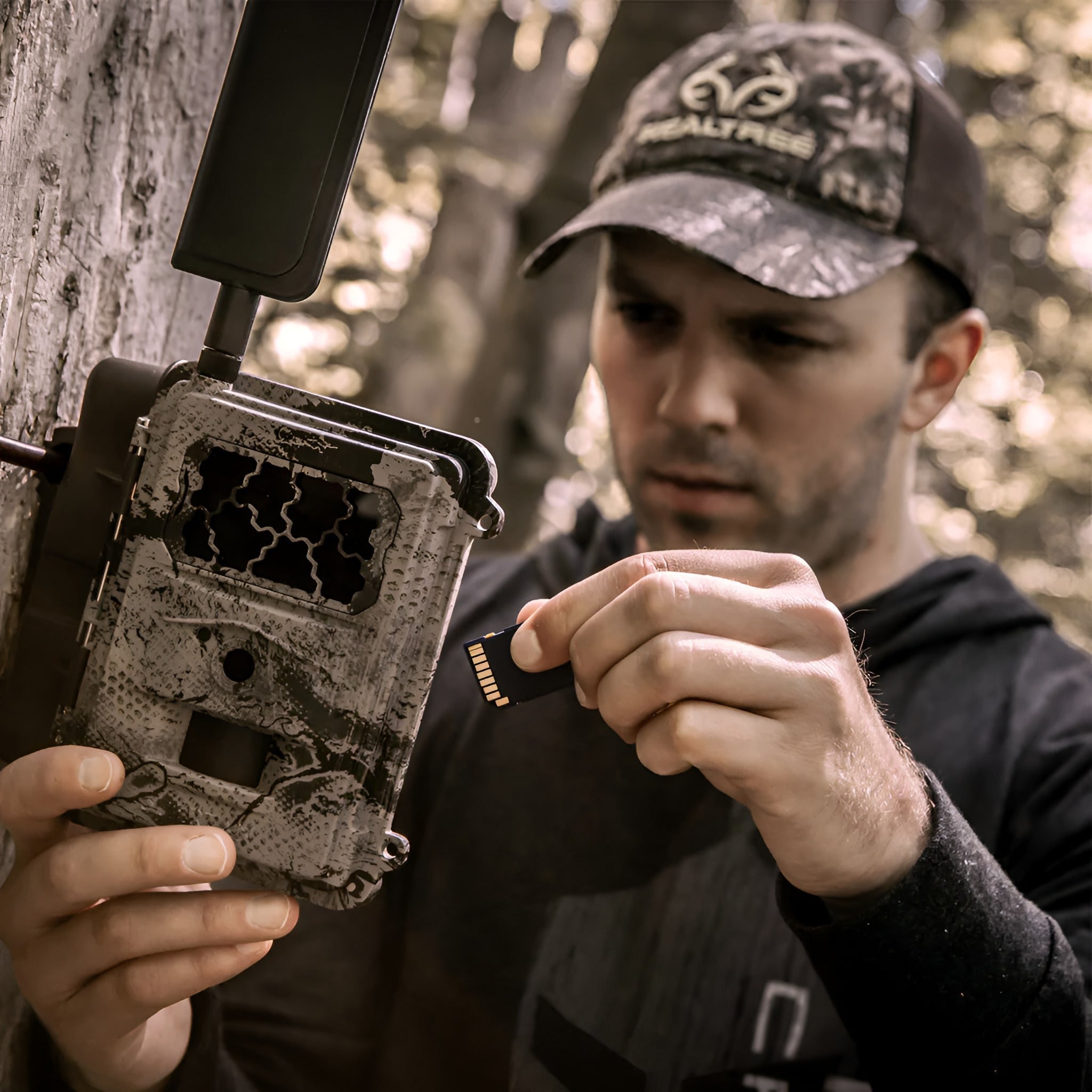 Spartan GoLive 4G/LTE 1080p Trail Camera (Verizon, 4 Pack) Bundle