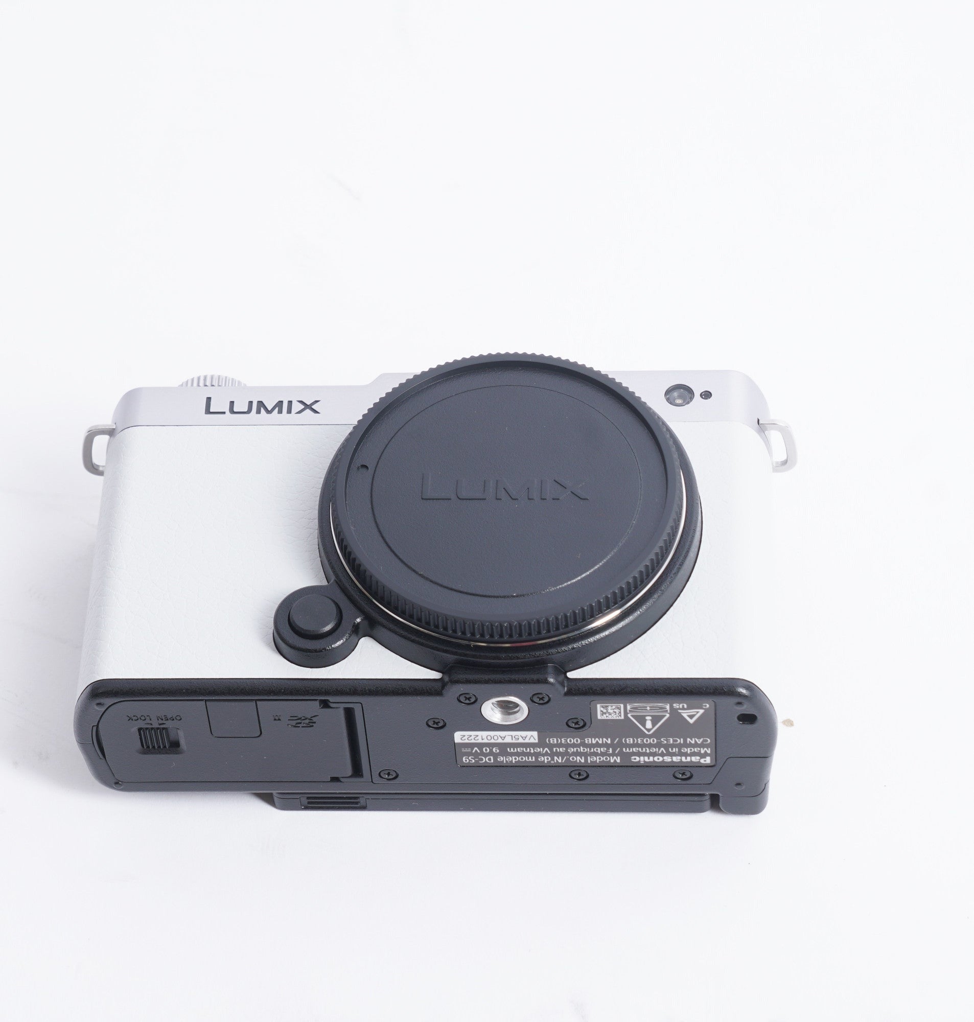LUMIX S9 S 18-40mm Lens Kit - White and Silver (DC-S9NWA9) (Used)