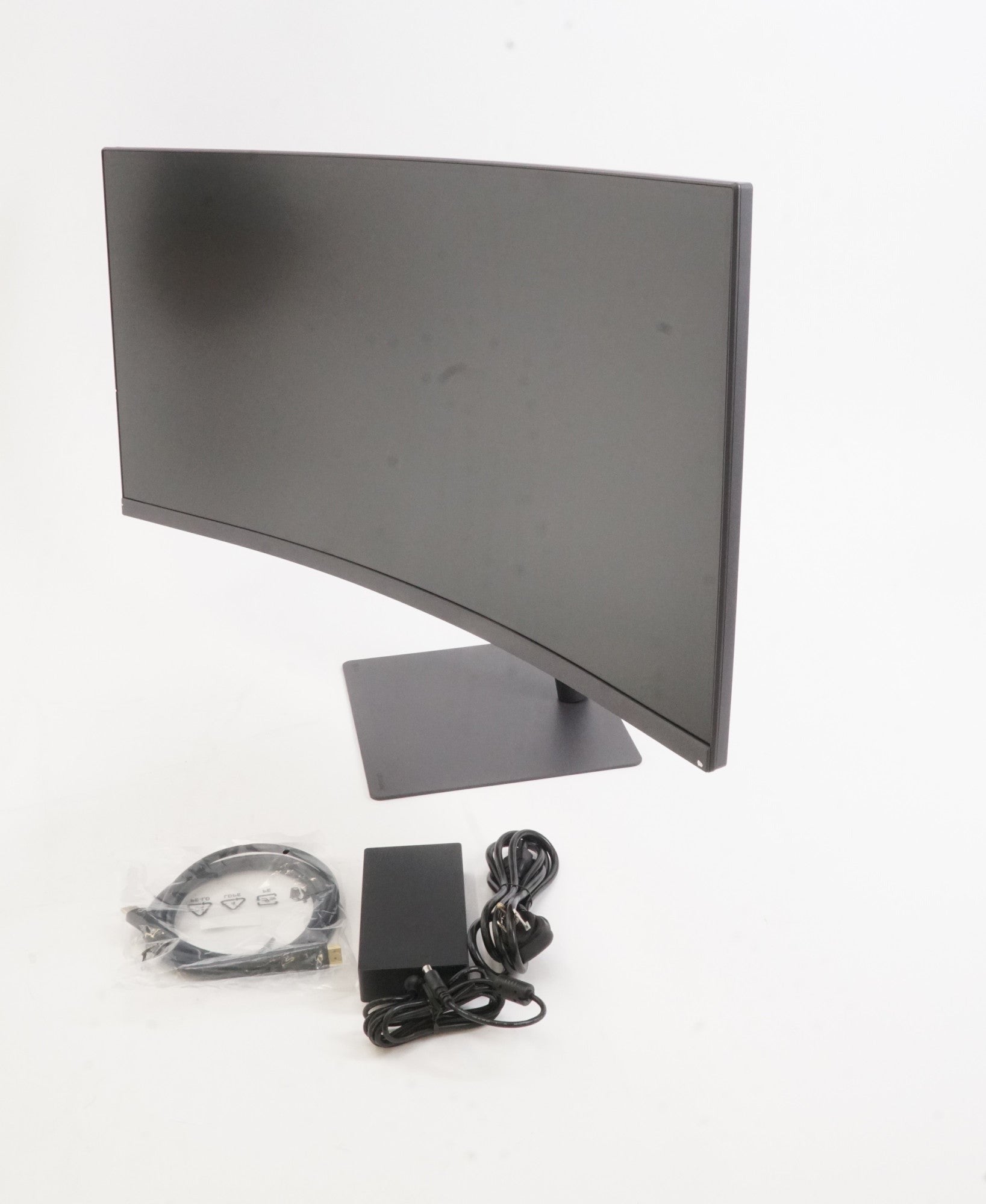 LG 34-Inch UltraGear WQHD 240Hz 1ms FreeSync Premium Curved Gaming Monitor (Used)