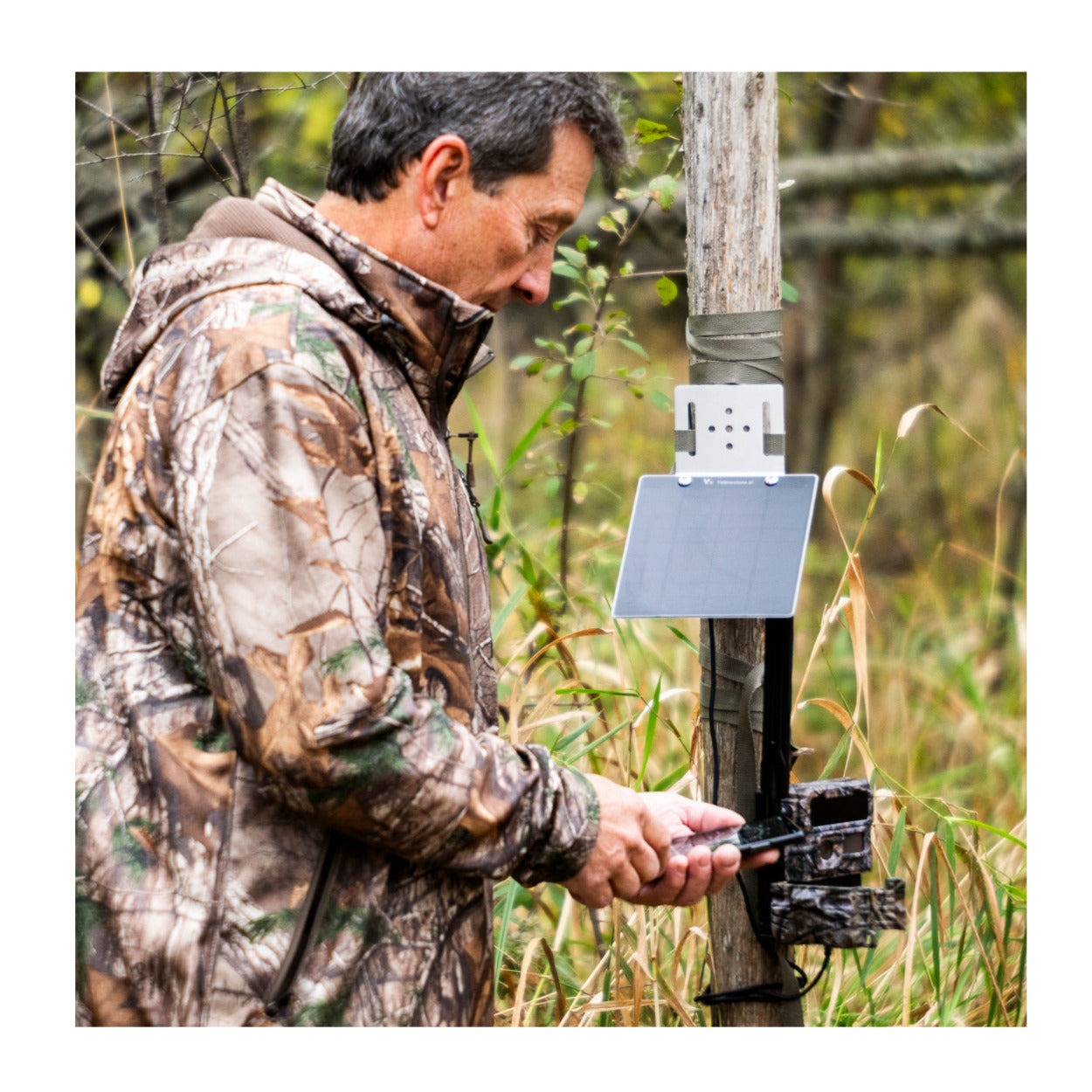 Yellowstone Y2 4G LTE Cellular Trail Camera Bundle with High-Speed Card Reader, and Accessories