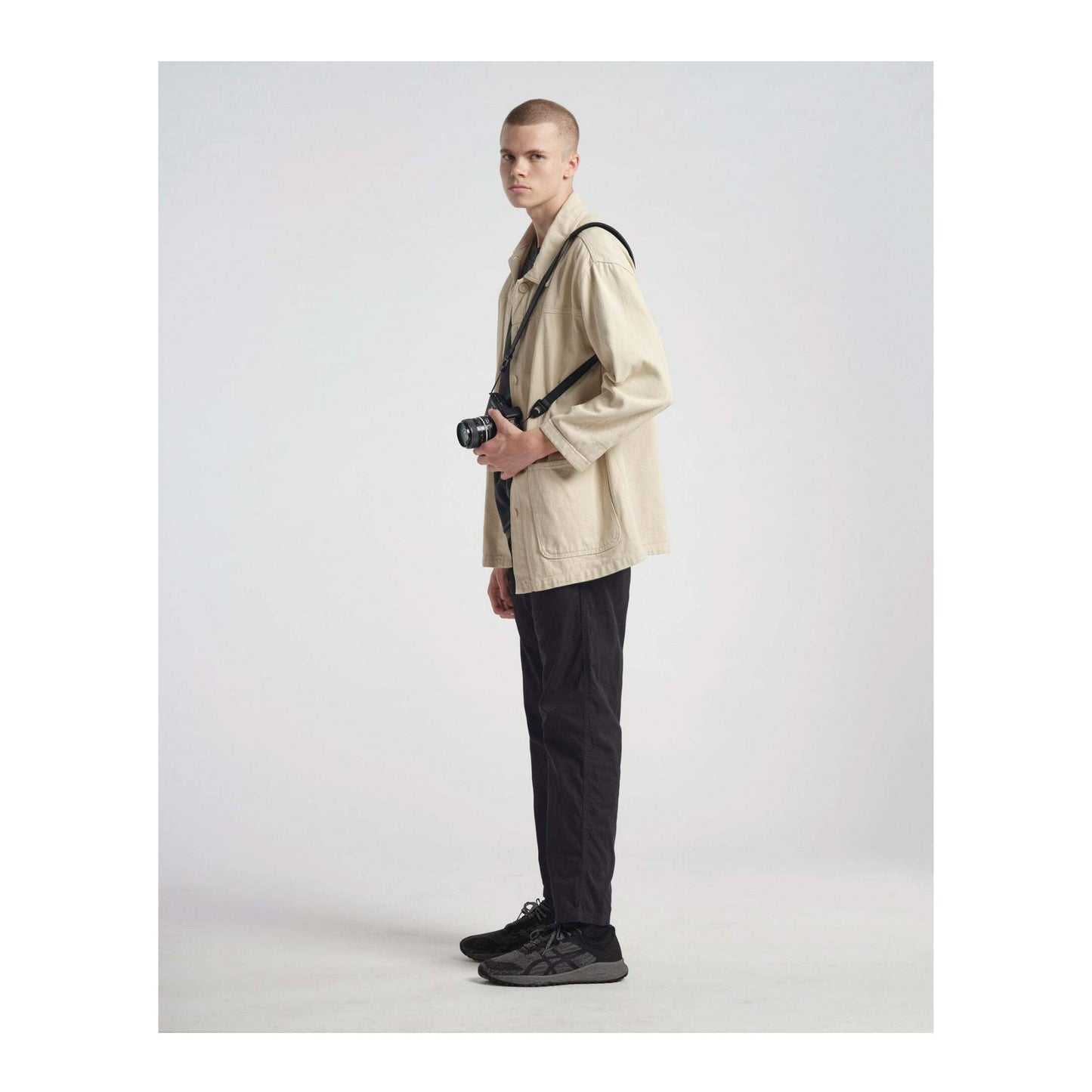 Urth Mantle Full-Grain Recycled Leather Camera Strap with Silicone Grip (Onyx)