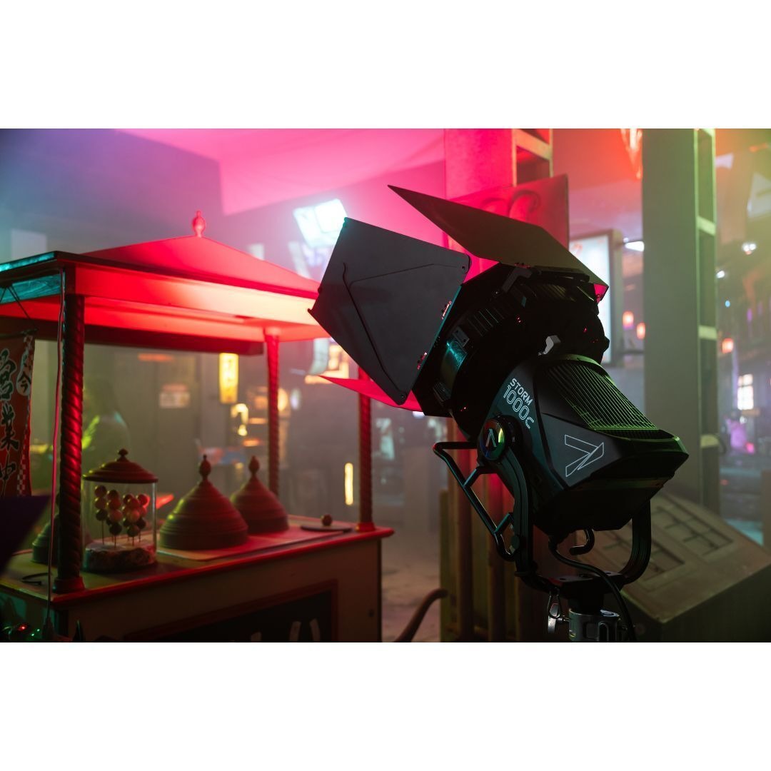 Aputure STORM 1000c w/ Wide Reflector (US) (Open Box)