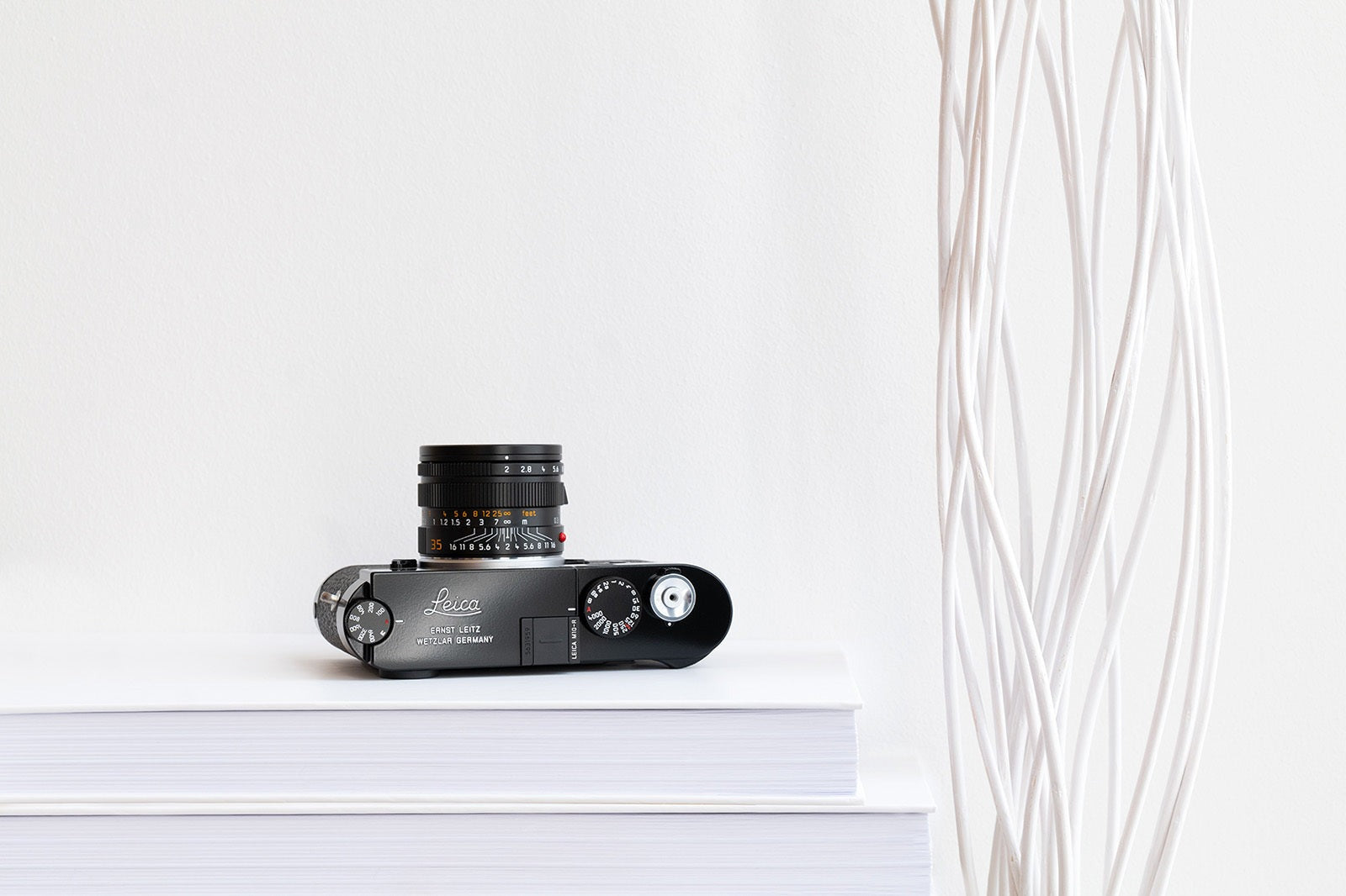 Leica M10-R Digital Rangefinder Camera (Black Paint Finish)
