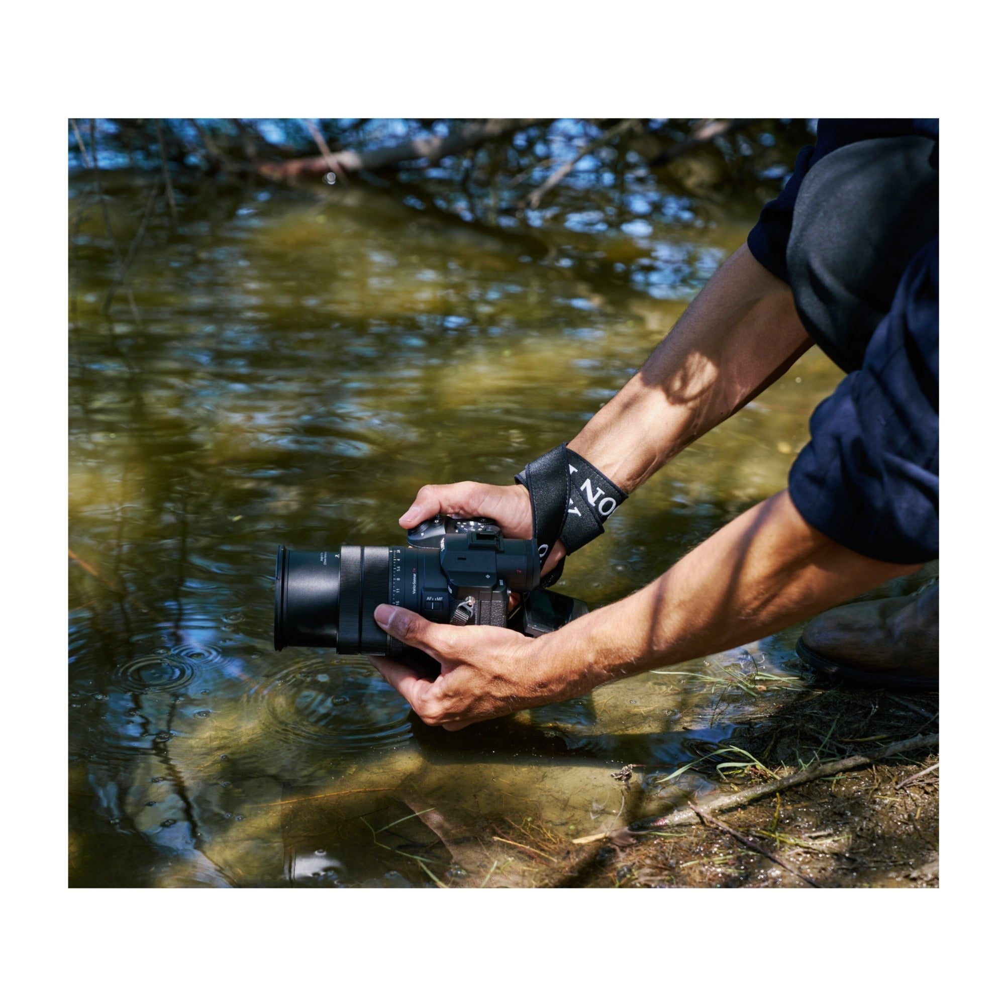 Sony RX10 V 20.1MP Premium 25x High-Zoom Camera with 24-600mm F2.4-4 Super-Telephoto Lens
