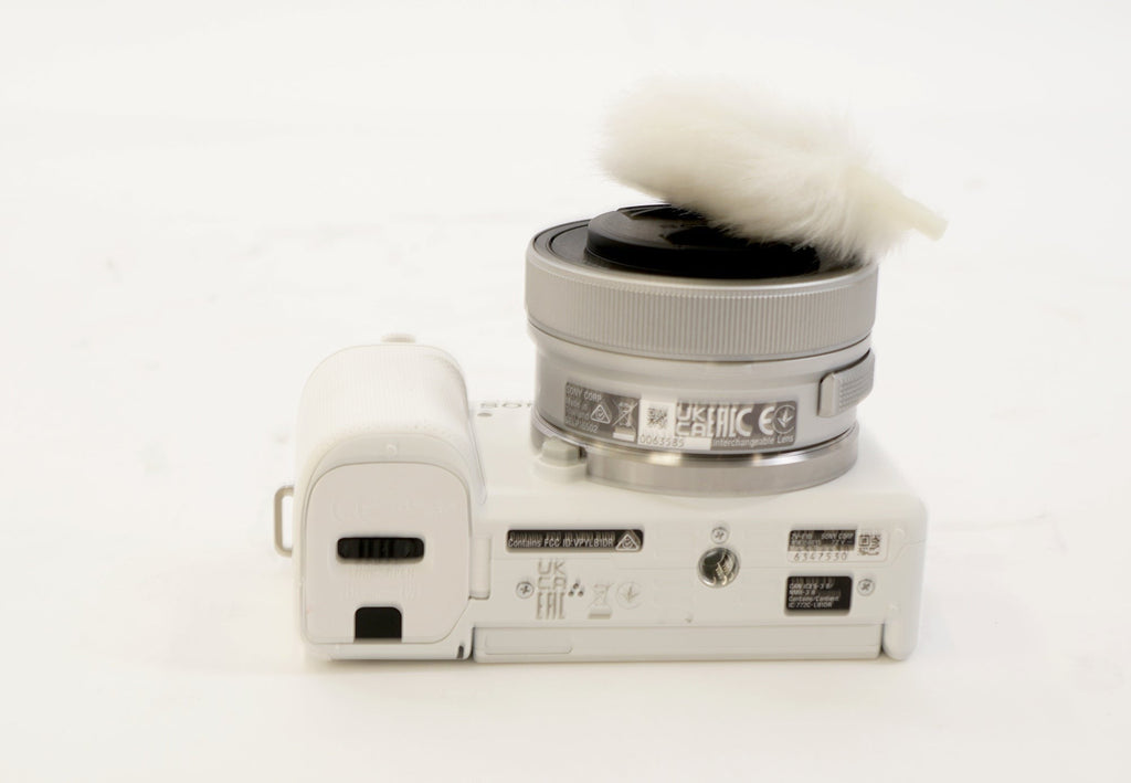 Sony ZV-E10 Mirrorless Camera with E PZ 16-50mm F3.5-5.6 OSS II Lens (White) (Open Box)