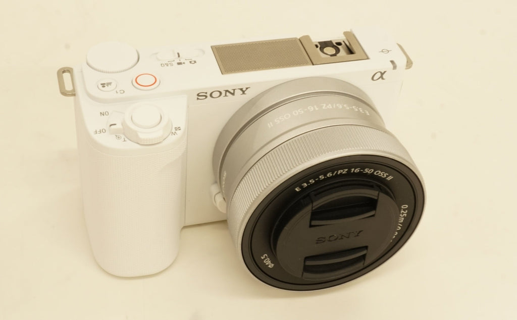 Sony Alpha ZV E10 II Content Creators Camera with Mirroless Lens Kit White (Used)