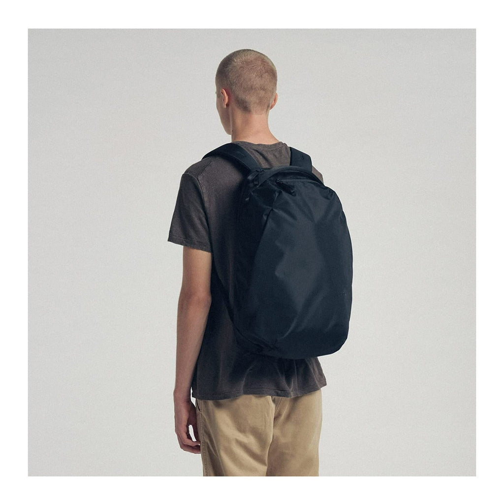 Urth Norite 24L 14 Storage Zones Weatherproof Versatile Nylon Made Modular Backpack (Onyx)