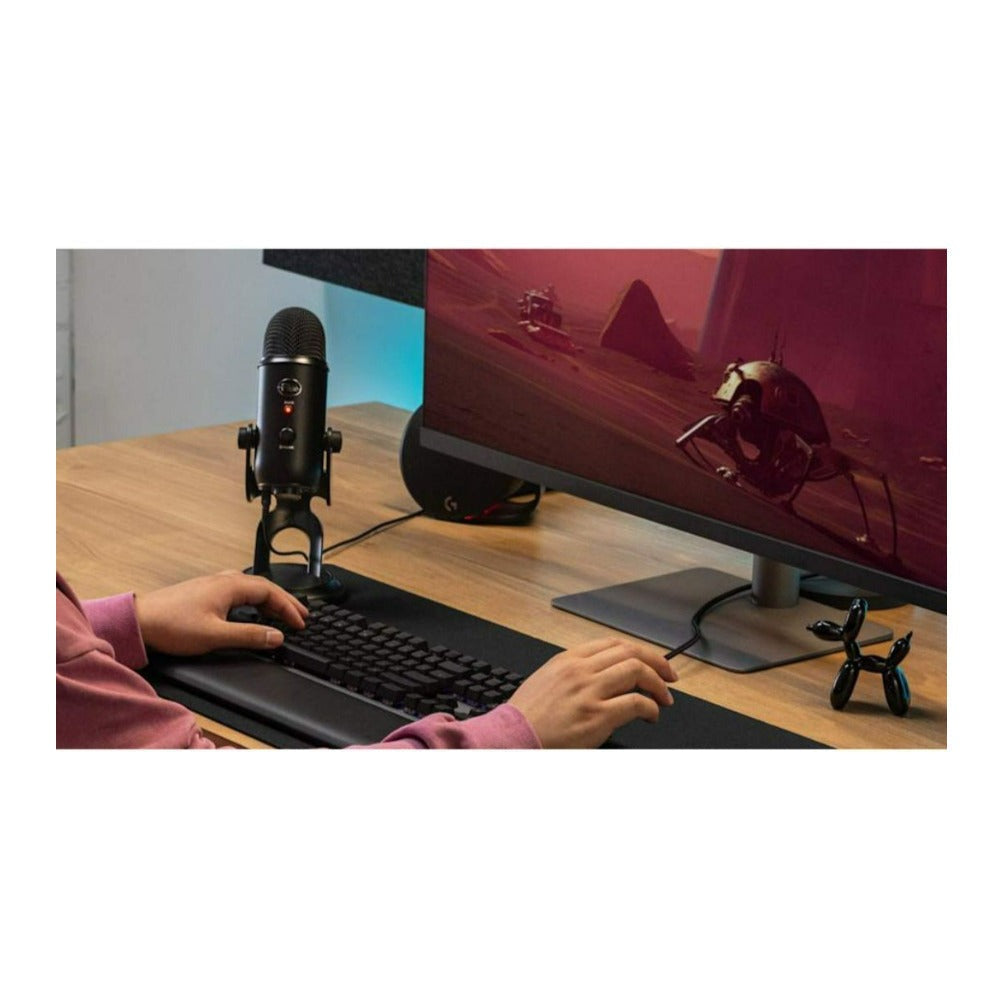 Blue Microphones Yeti USB Blackout Microphone Plus C922 Pro Streamer HD Webcam (Open Box)