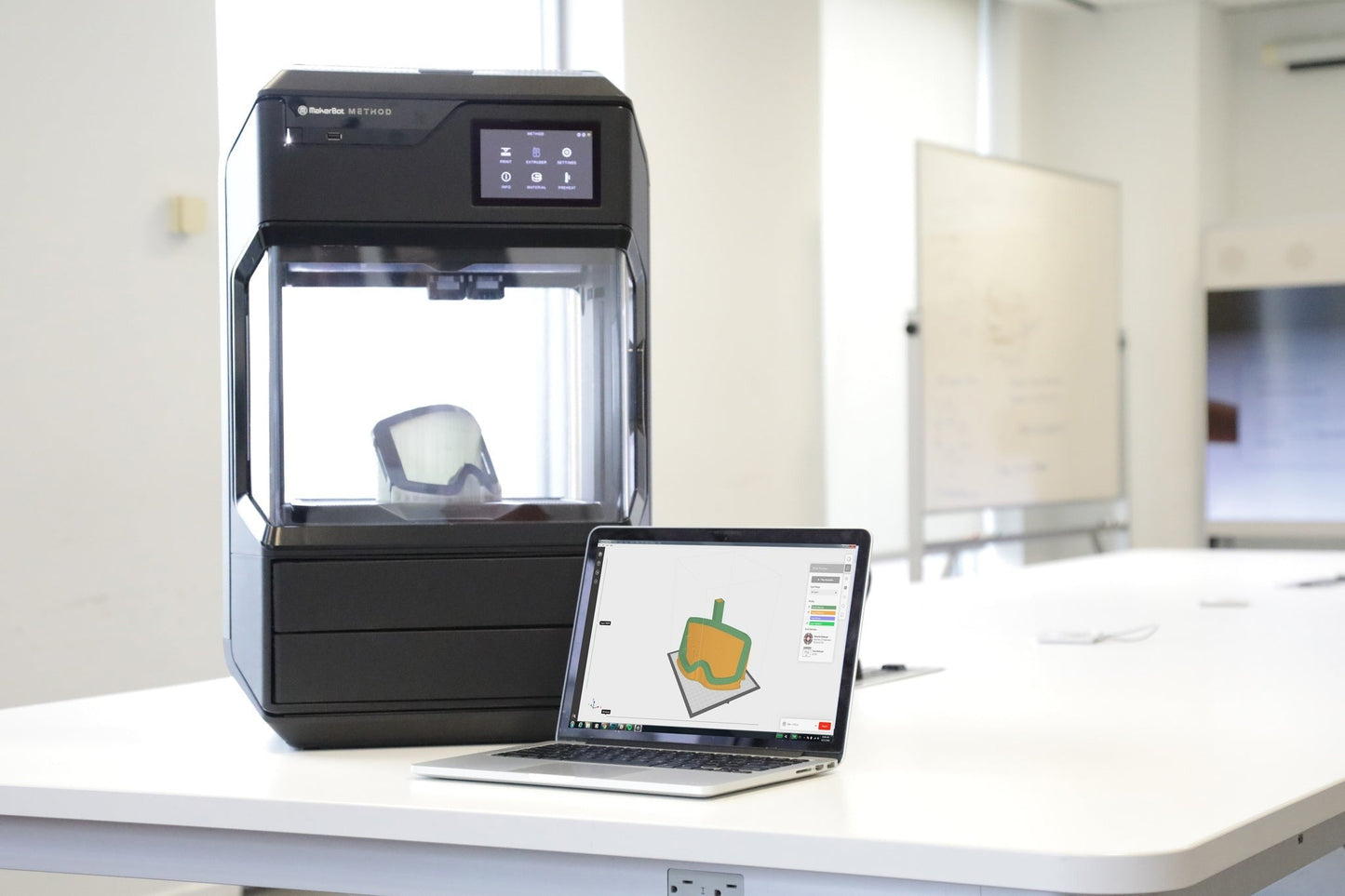 MakerBot Method 3D Printer with 5-Inch Touchscreen, Heated Chamber, and Wi-Fi Connectivity (Black)