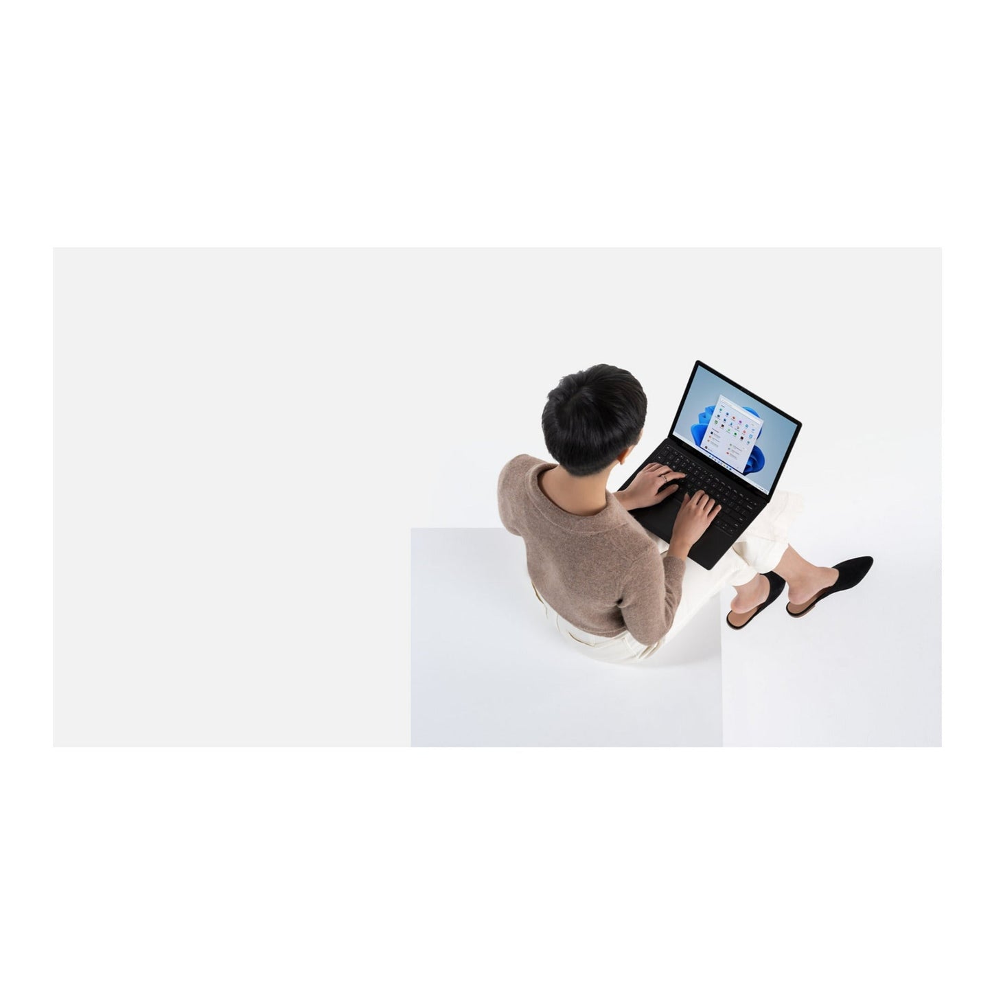 Microsoft Surface Laptop 4 13.5-Inch PixelSense Touch Display i5-1135G7 (Black)