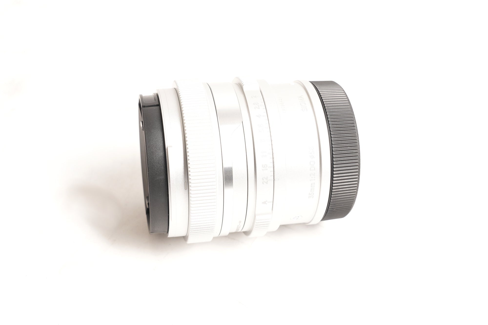 Sigma 35mm F2 DG Silver Contemporary Lens for L Mount (Open Box)