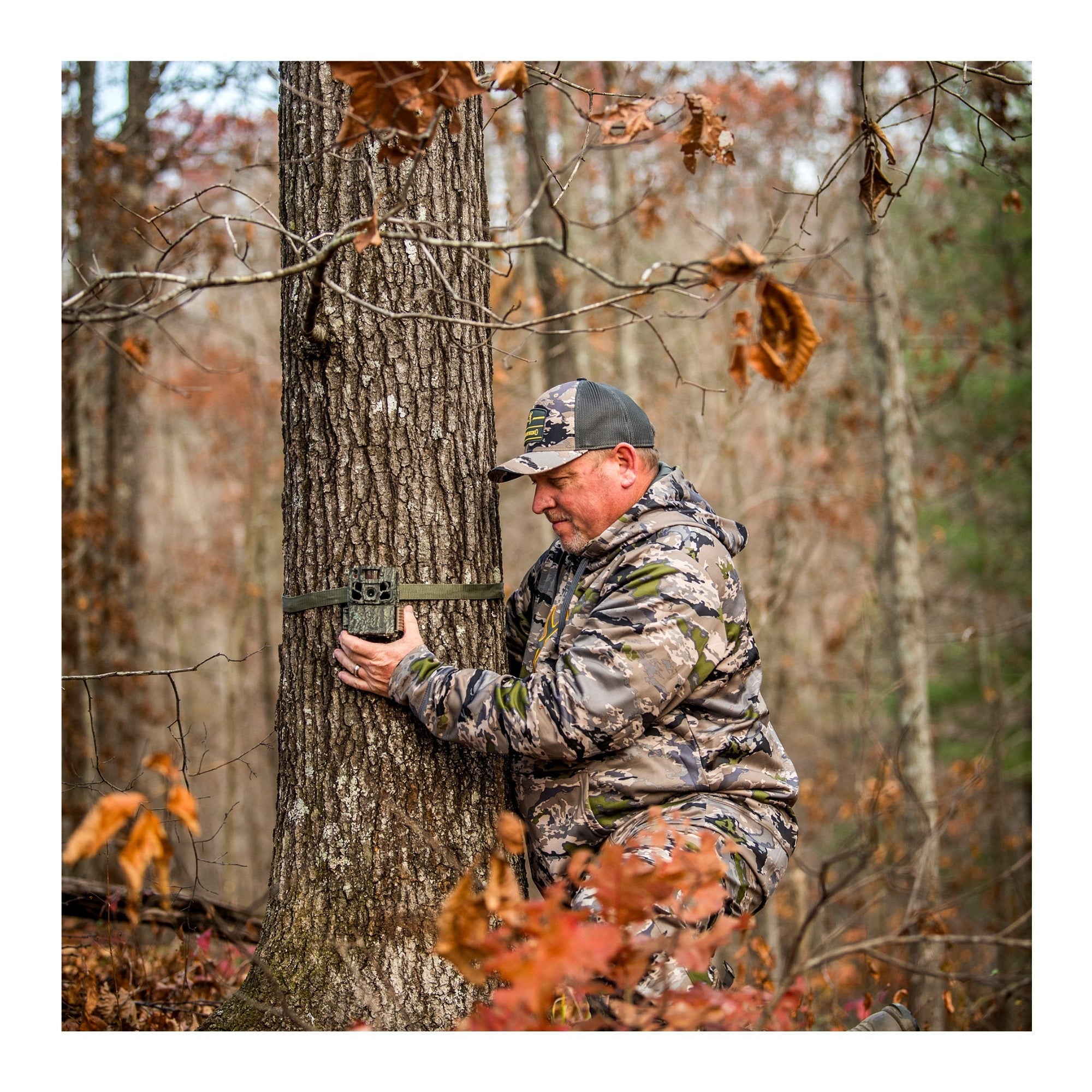 Browning Trail Cameras - Dark Ops FHDR40 with 32GB Memory Card and Card Reader