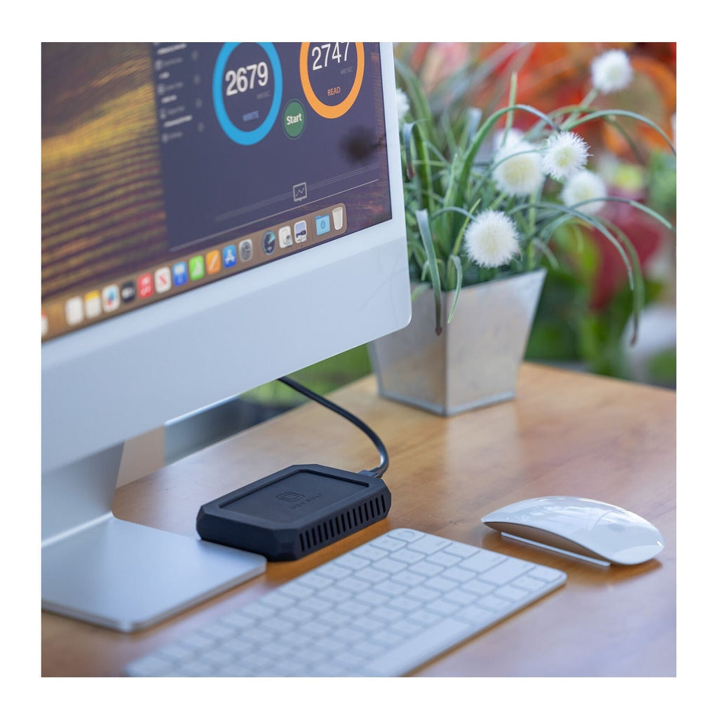 Oyen Digital 1TB U34 Bolt USB4 / Thunderbolt 4 External SSD
