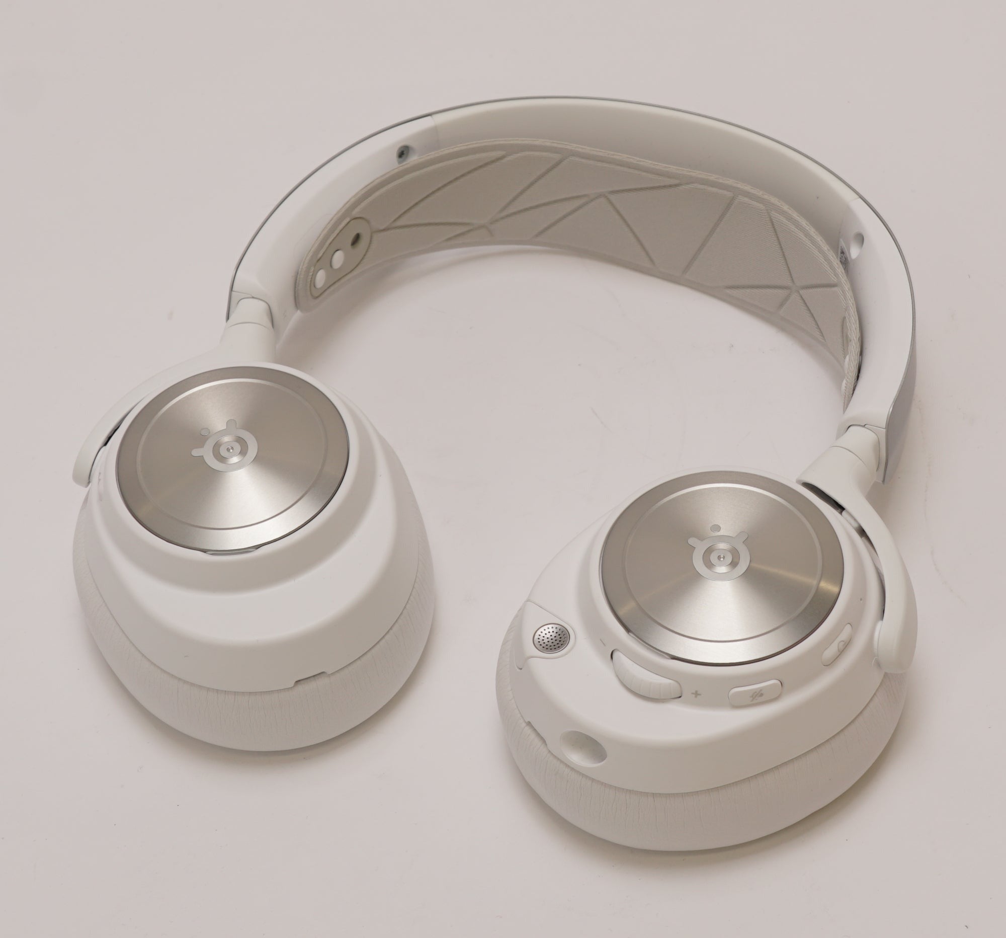 Steel Series Arctis Nova Pro Wireless Multi-System Gaming Headset (White) (Used)