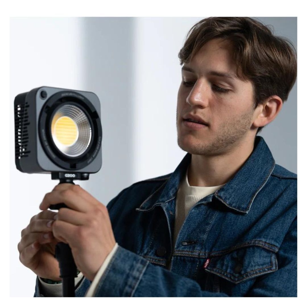 Zhiyun MOLUS G200 Bi-Color LED Monolight with Light Control Separation Design and Seamless Dimming