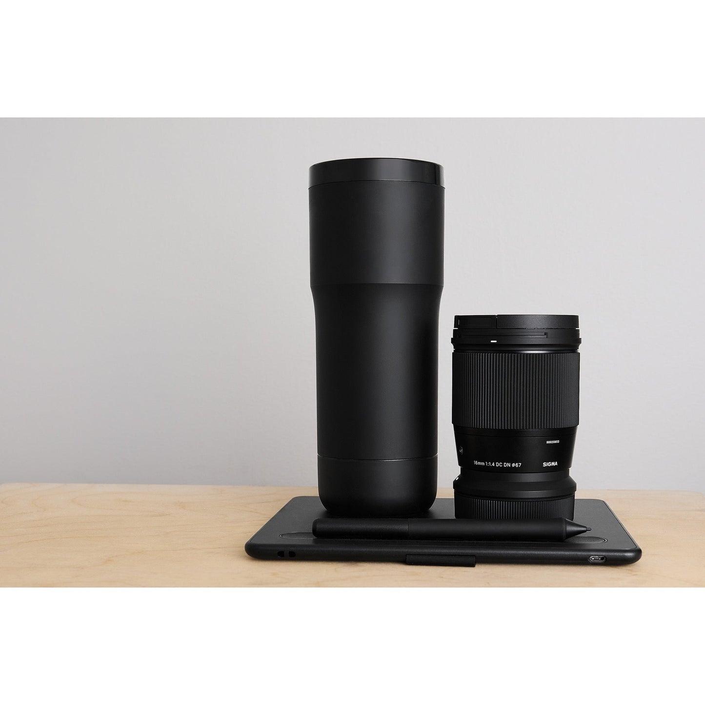Sigma 16mm F1.4 DC DN Contemporary Lens (Canon RF) Bundle