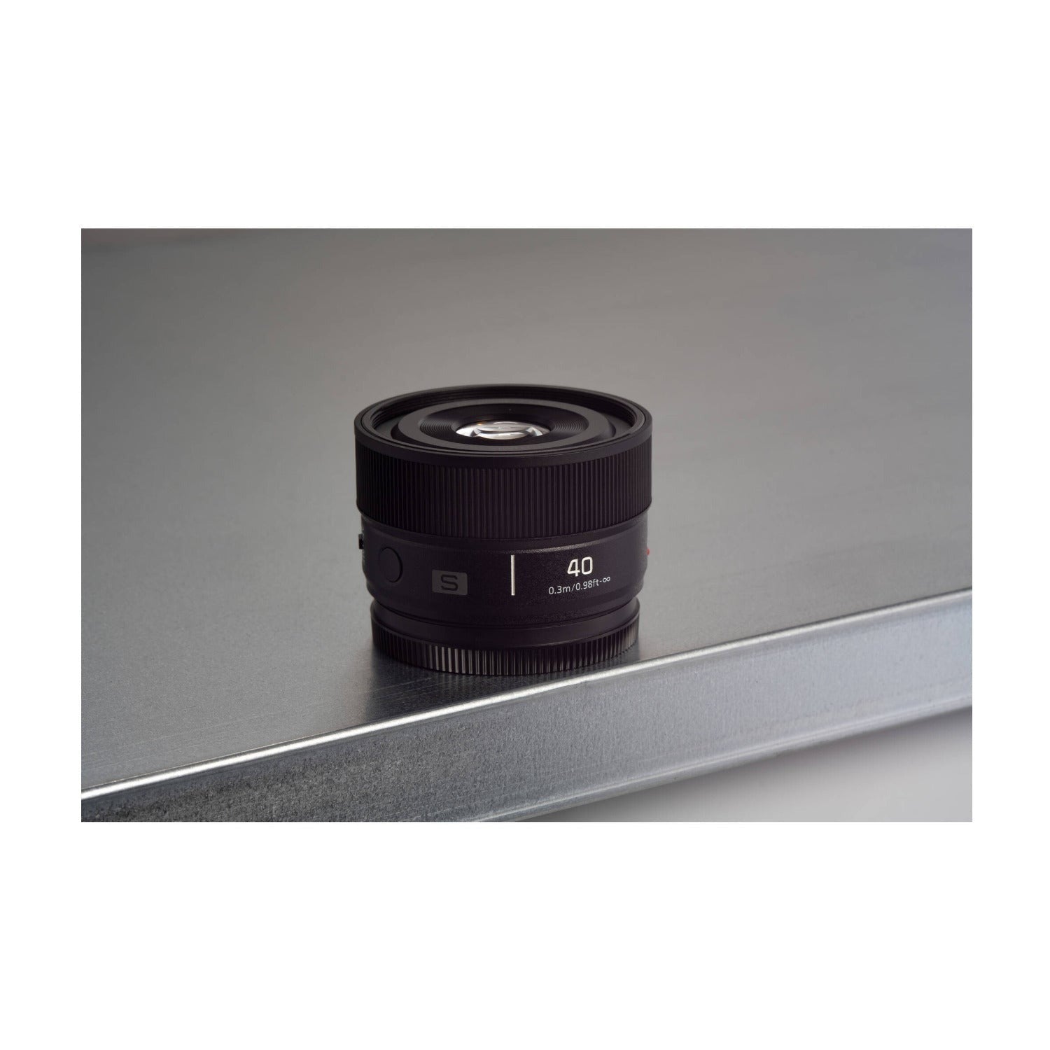Panasonic LUMIX S 40mm f/2 Compact Prime L-Mount Lens (Black)
