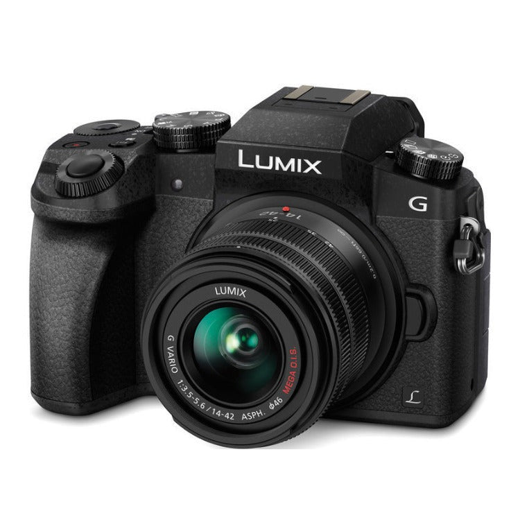 Panasonic Lumix DMC-G7 Dual Lens Kit (14–42mm, 45–150mm) (Open Box)
