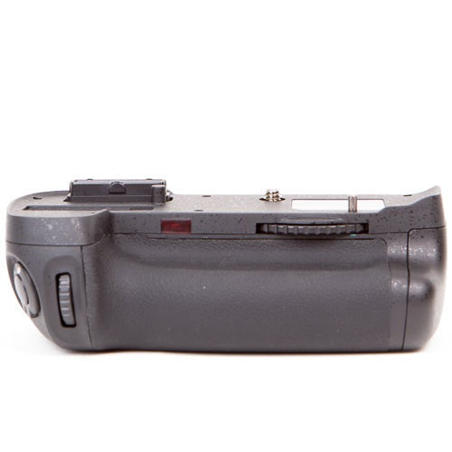 Dolica DN-MB-D11 Battery Power Grip for Nikon D7000 (Black)