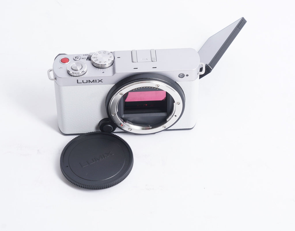 LUMIX S9 S 18-40mm Lens Kit - White and Silver (DC-S9NWA9) (Used)