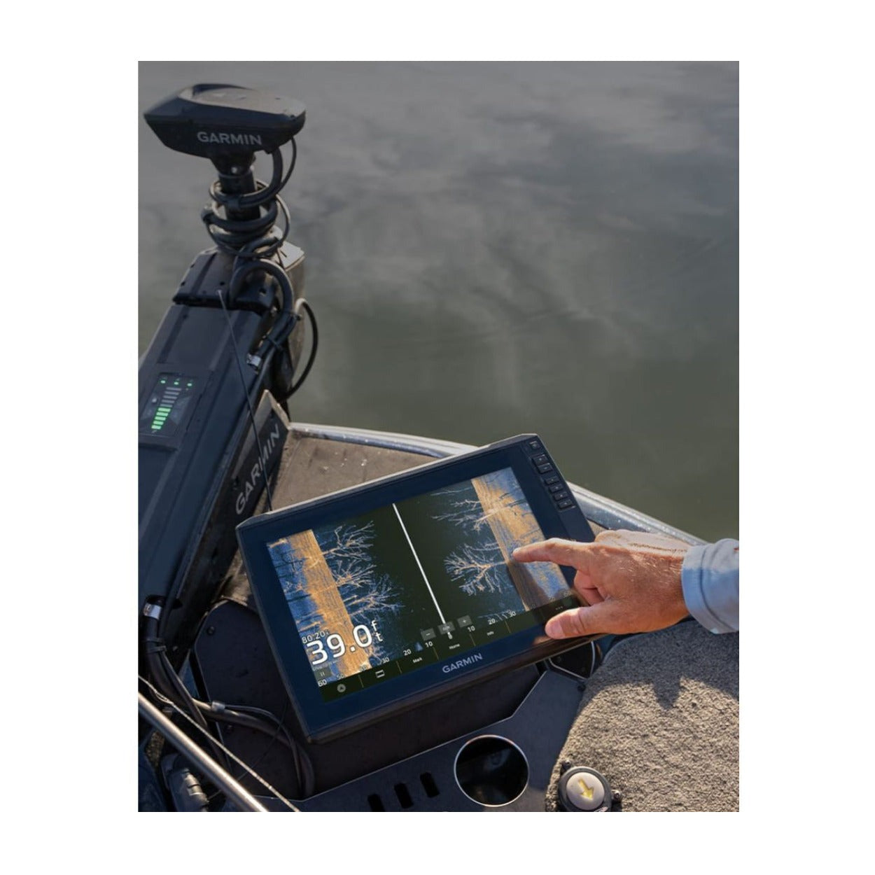 Garmin ECHOMAP Ultra 2 126sv Chartplotter w/o Transducer with Cover Bundle