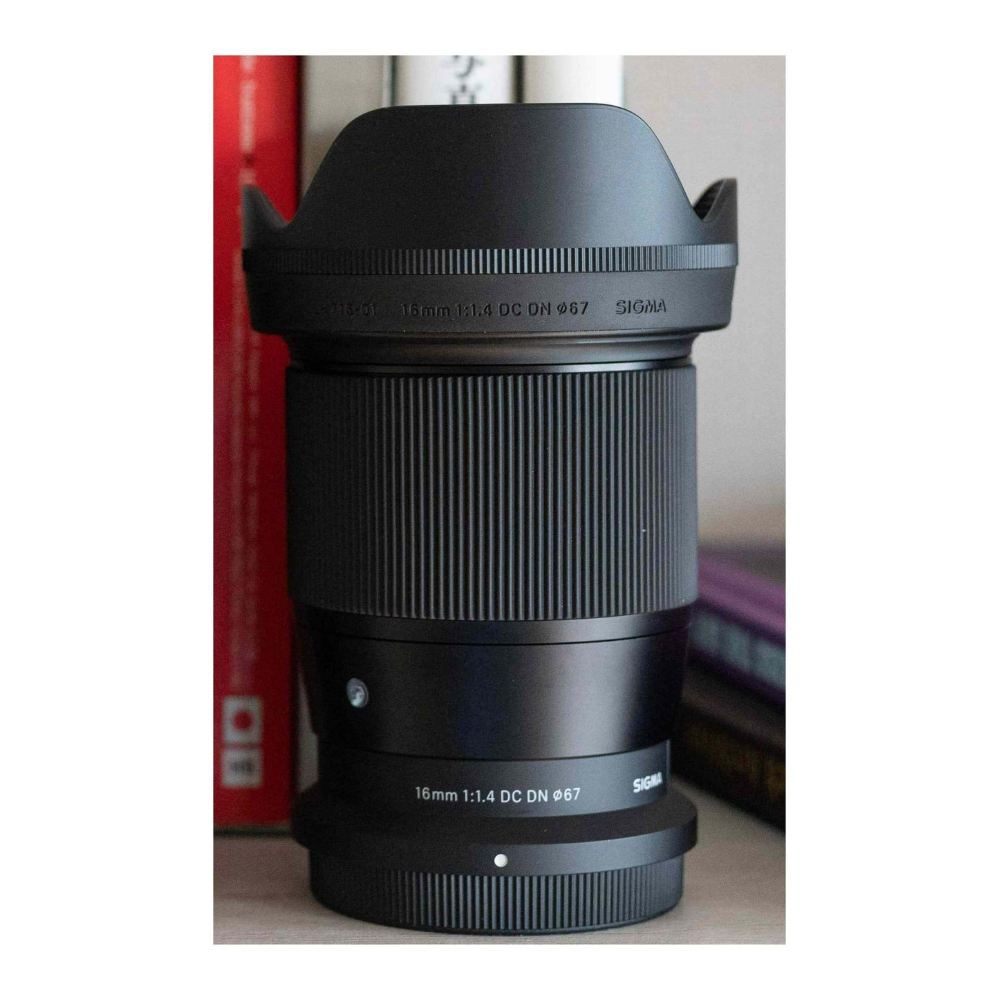 Sigma 16 mm F1.4 DC DN Contemporary Lens for Nikon Z Mount Mirrorless Camera with LH716-01 Lens Hood