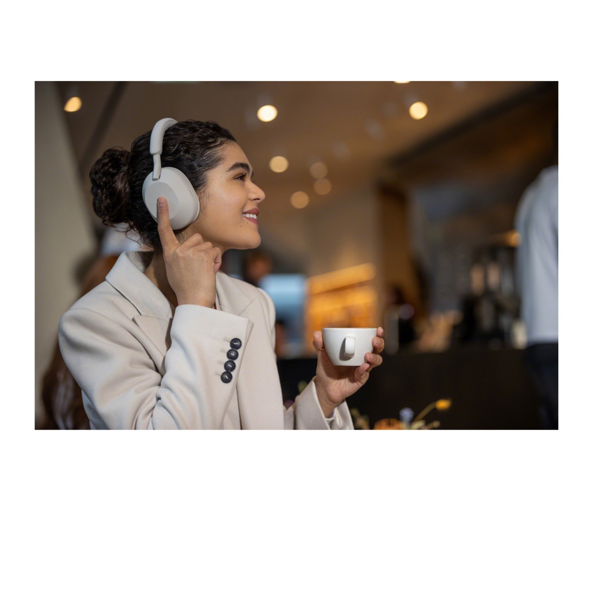 Sony WH-1000XM5 Wireless Noise Canceling Over-Ear Headphones (Silver) Bundle