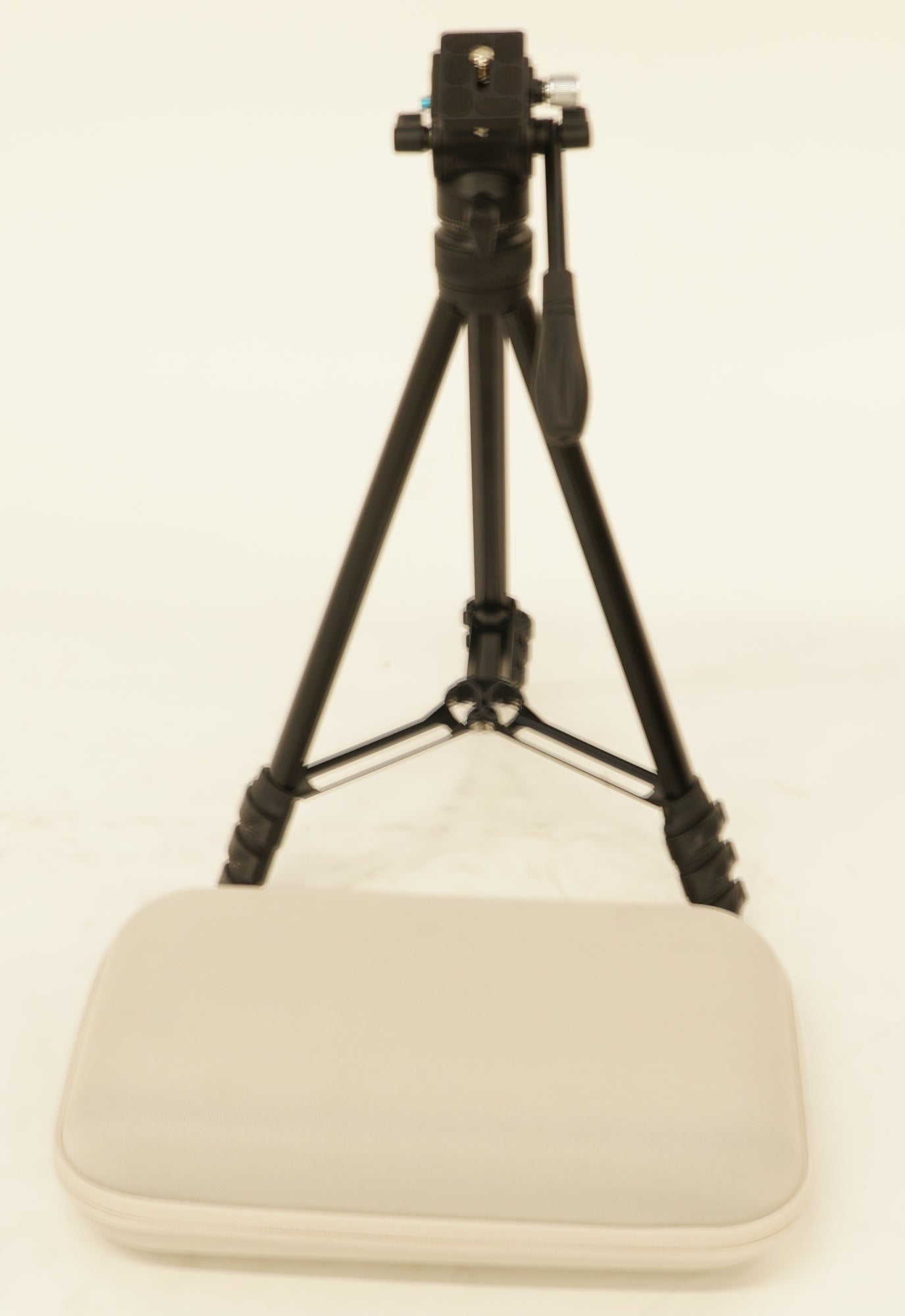 Vaonis Hestia Smartphone-Based Lightweight Telescope (Eclipse Pack) (Used)