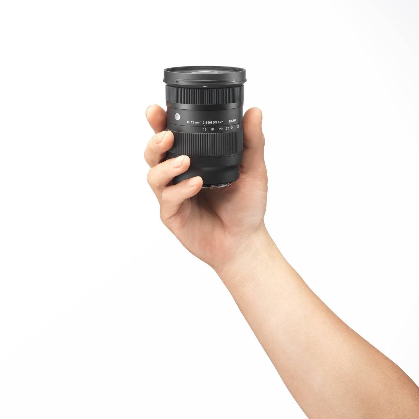Sigma 16-28mm F2.8 DG DN Full-Frame Lens (L Mount) with 64GB Memory Card Bundle