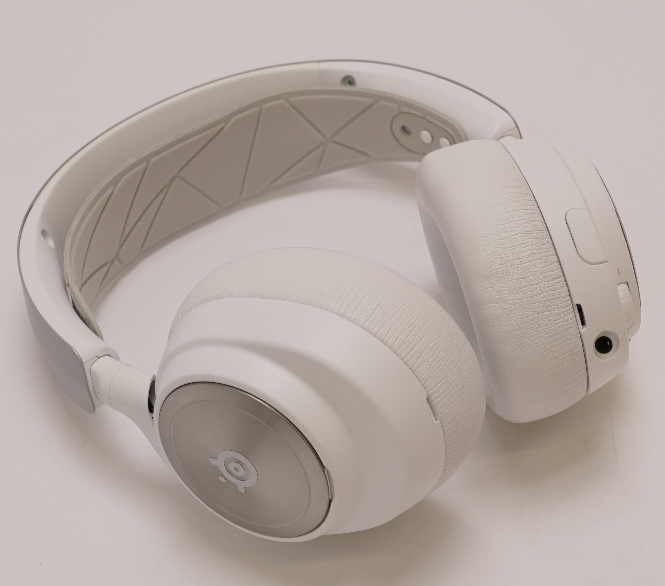 Steel Series Arctis Nova Pro Wireless Multi-System Gaming Headset (White) (Used)