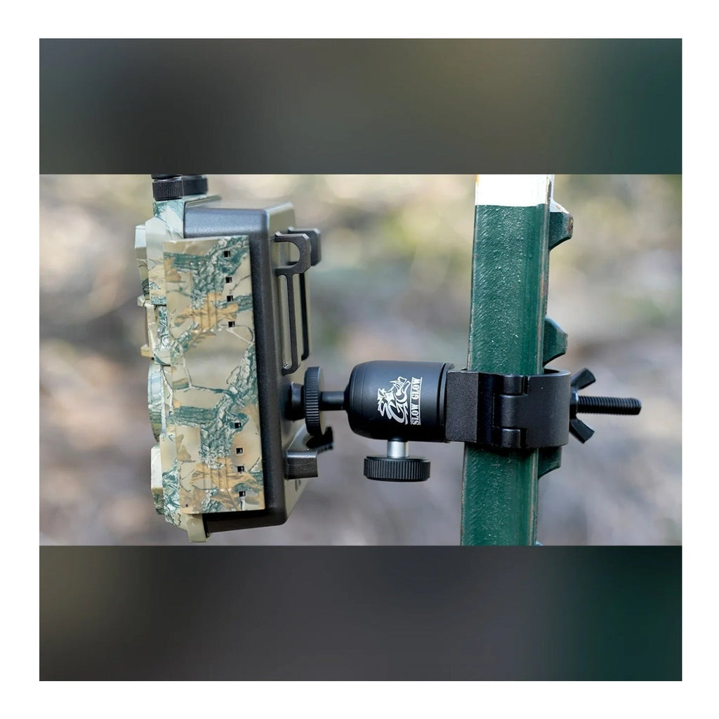 Slow Glow Maverick T-Post Trail Camera Mount (4-Pack) Bundle with Card Reader