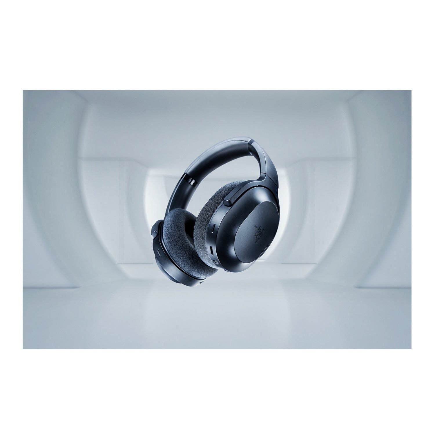 Razer Barracuda Wireless Gaming Headset with Dual Wireless and THX Spatial Audio