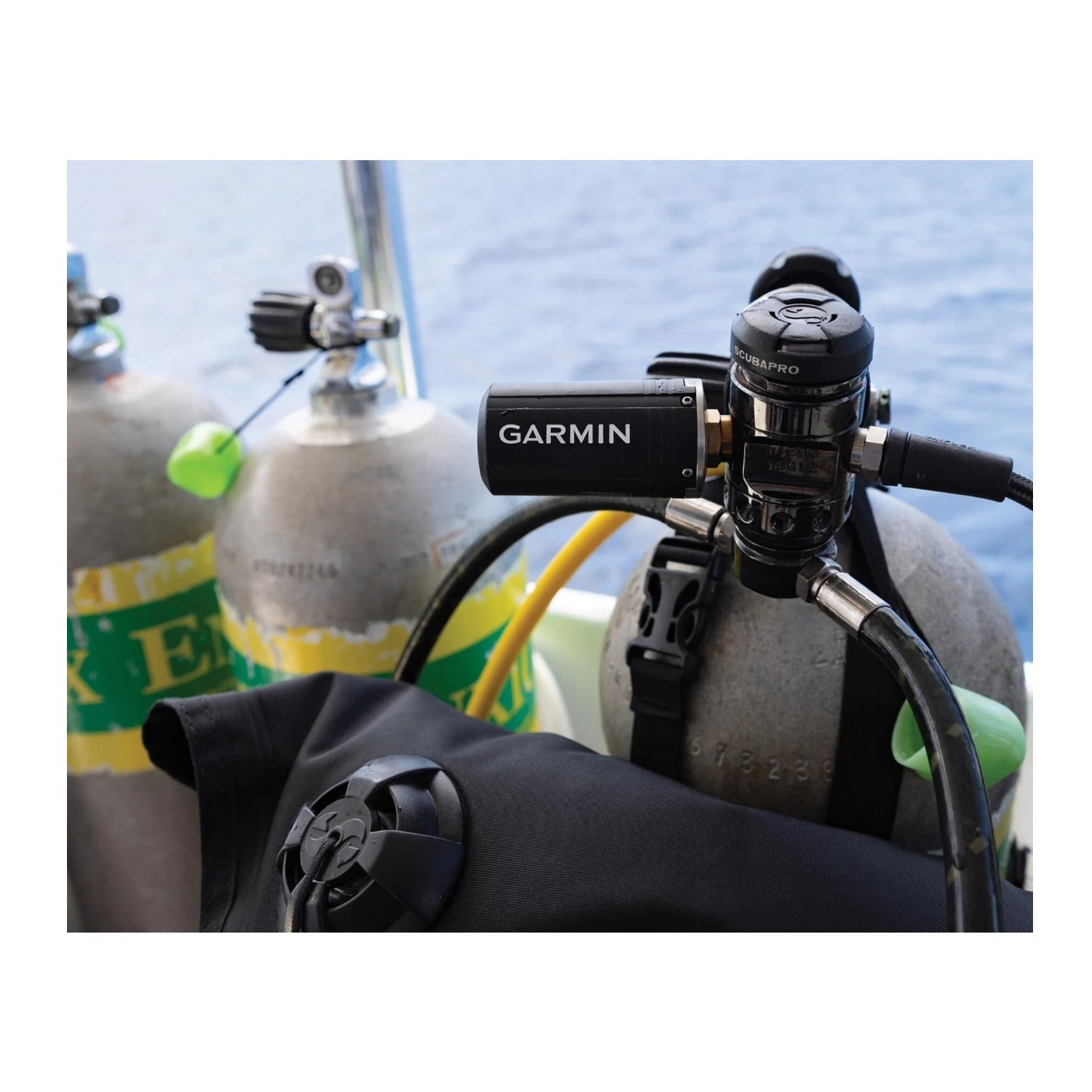 Garmin Descent T2 Transceiver with Waterproof Hard Case Bundle