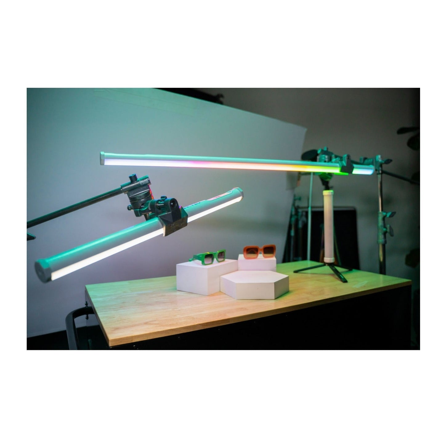 Amaran RGBWW Color PT1c LED 1-Foot Pixel Tube with 4 Independently Controllable Pixels (LED Engines)