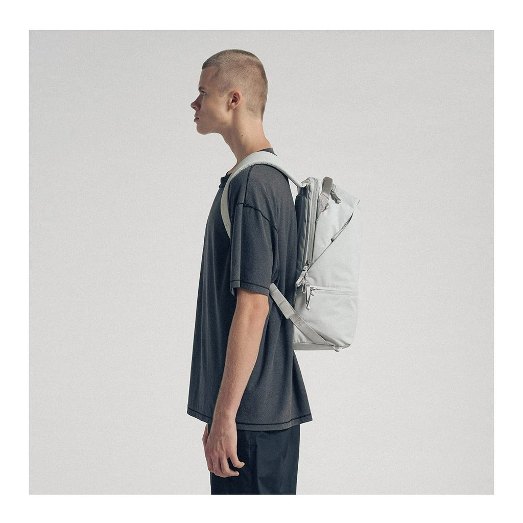Urth Arkose 20L Weatherproof Nylon Made Modular Camera Backpack Plus Camera Insert (Ash Gray)