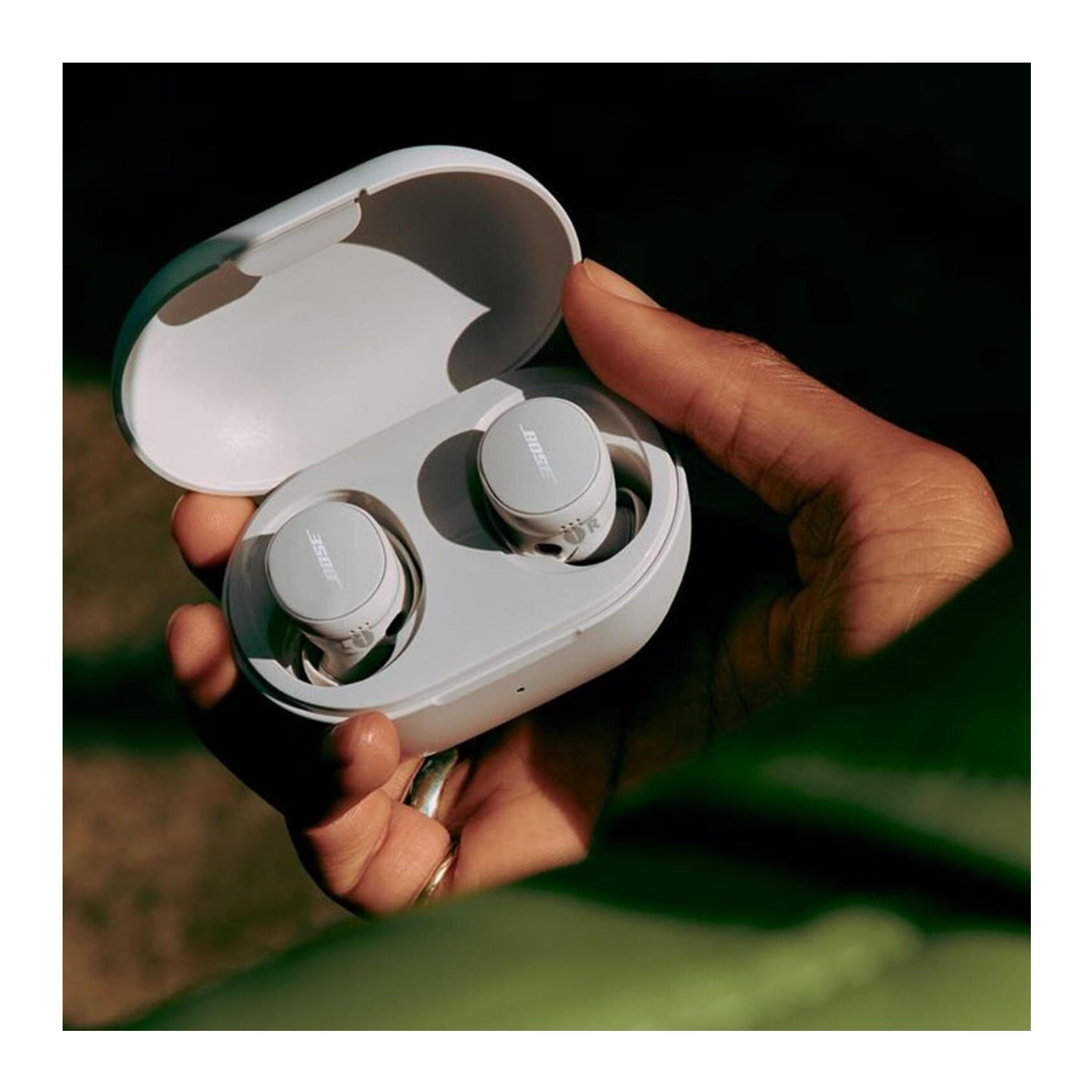 Bose QuietComfort Wireless Noise-Canceling Earbuds (White Smoke)