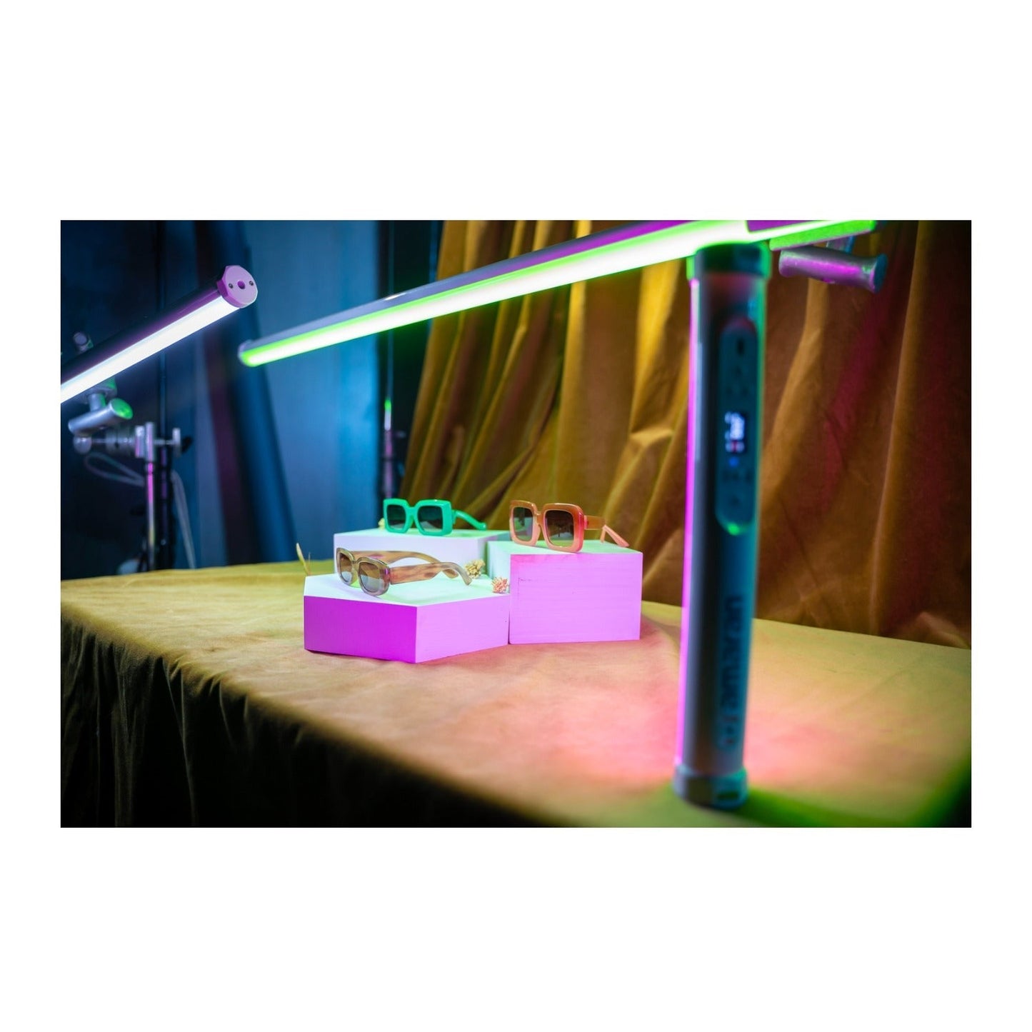 Amaran RGBWW Color PT1c LED 1-Foot Pixel Tube with 4 Independently Controllable Pixels (LED Engines)
