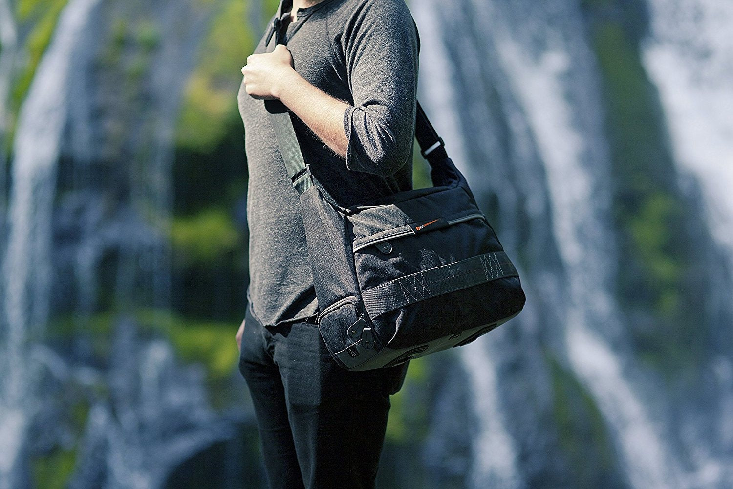 Vanguard VEO 37 Shoulder Bag